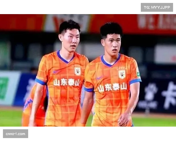 昔日与彭啸齐名的05后中卫陷入沉寂 同期队友已稳坐主力位置形成鲜明反差 昔日与彭啸齐名的05后中卫陷入沉寂 同期队友已稳坐主力位置形成鲜明反差